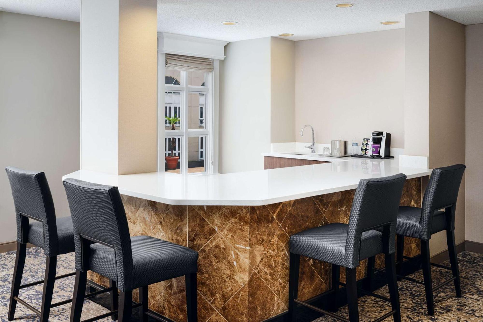 Hilton New Orleans Riverside Екстериор снимка